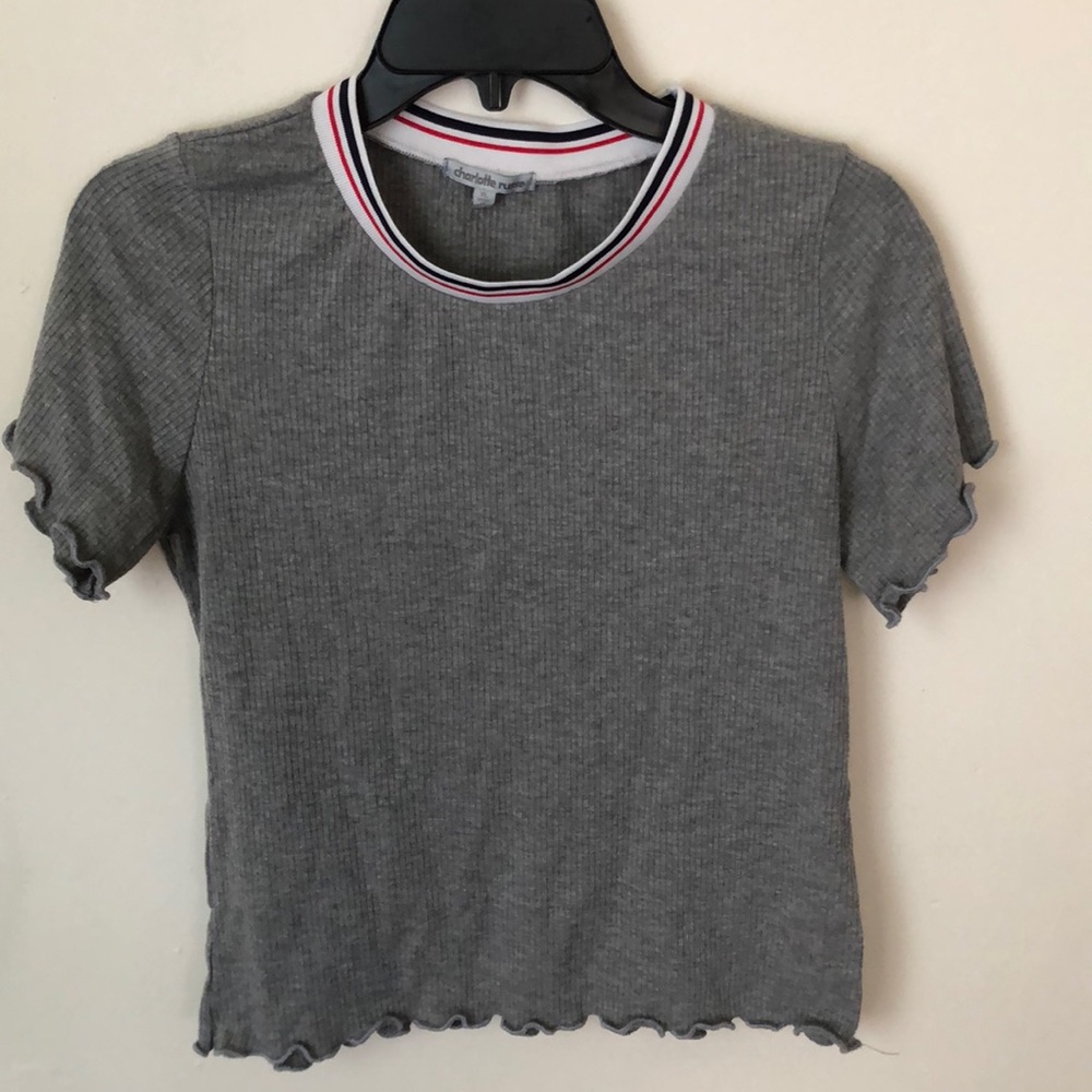 grey top